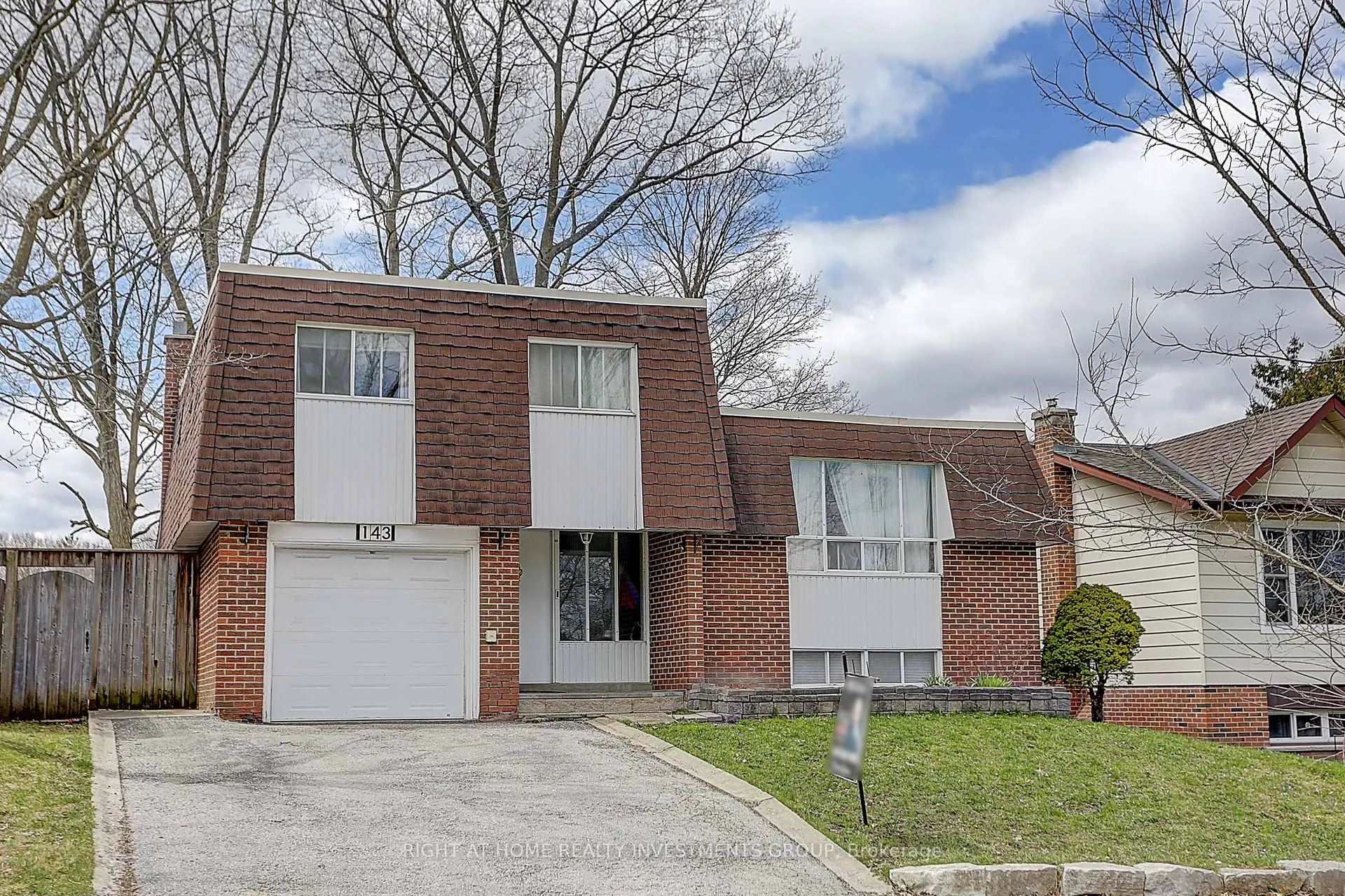 Photo 3 of 143 Springdale Drive, Barrie, Cundles East — HOMEH