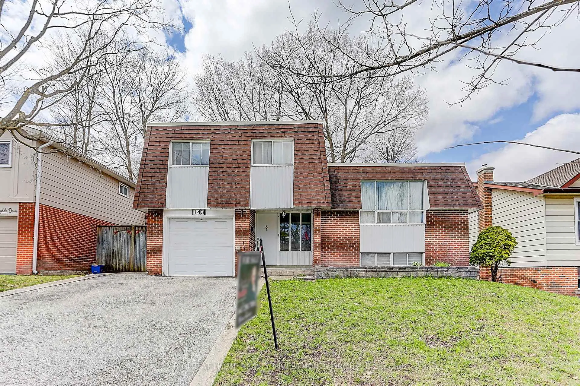 Photo 4 of 143 Springdale Drive, Barrie, Cundles East — HOMEH