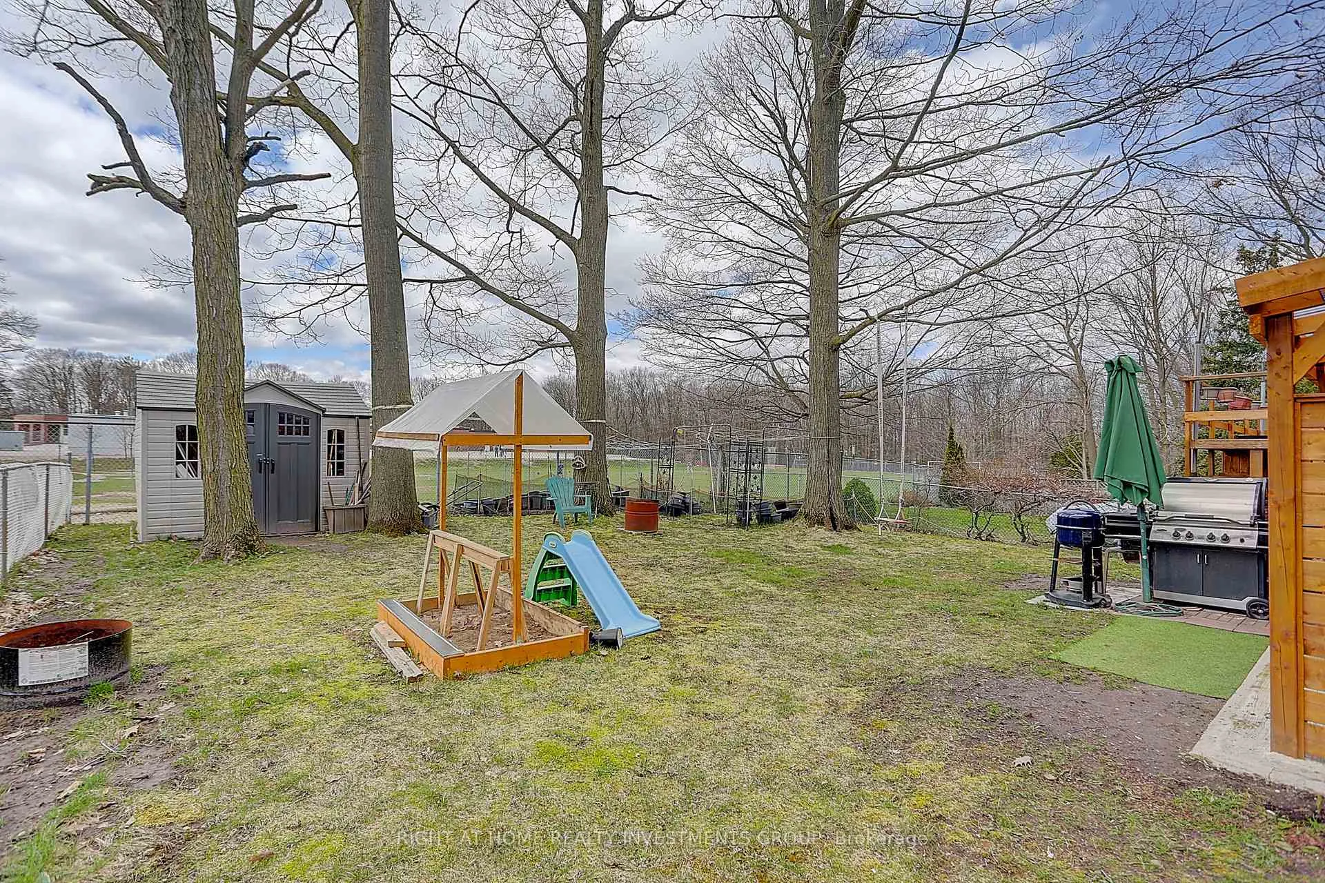 Photo 8 of 143 Springdale Drive, Barrie, Cundles East — HOMEH