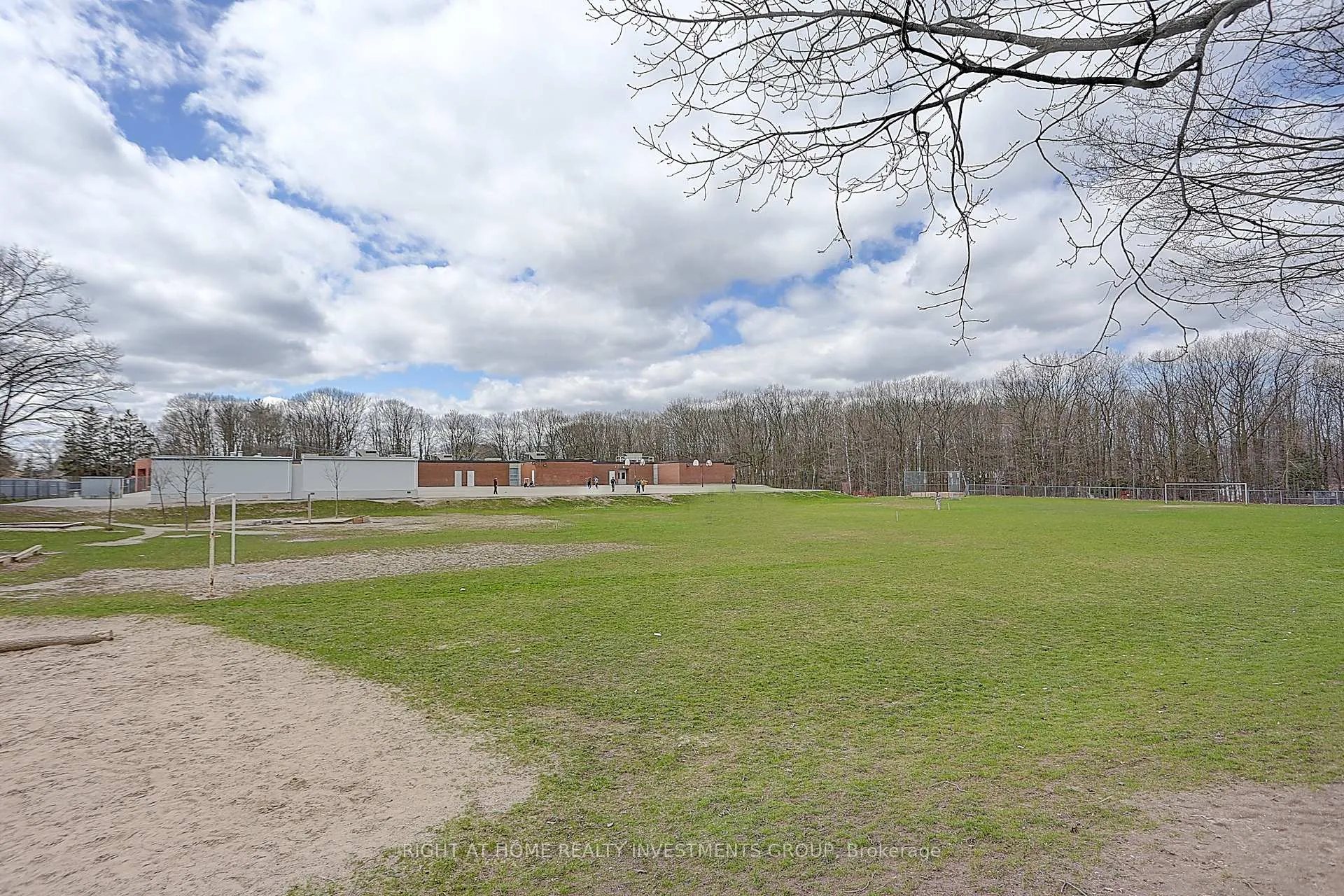 Photo 14 of 143 Springdale Drive, Barrie, Cundles East — HOMEH