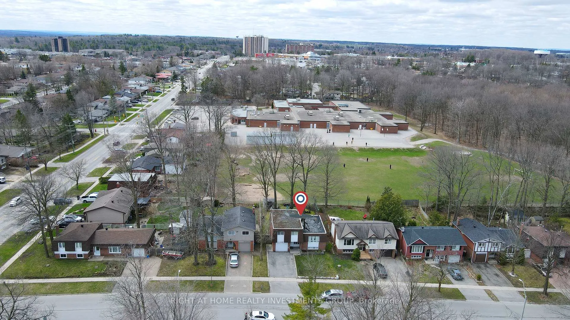 Photo 15 of 143 Springdale Drive, Barrie, Cundles East — HOMEH