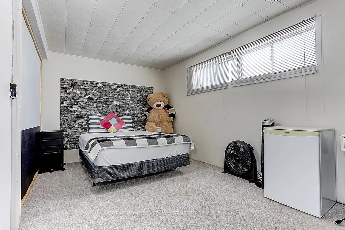 Photo 45 of 143 Springdale Drive, Barrie, Cundles East — HOMEH