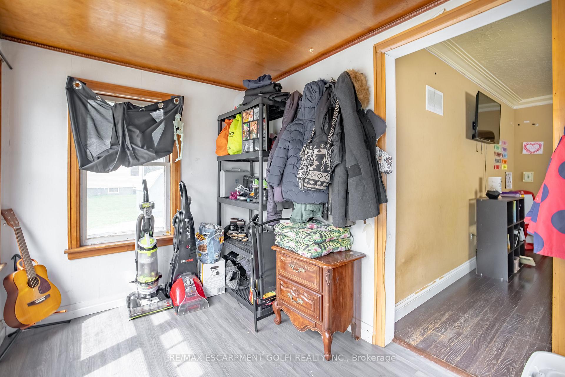 Photo 3 of 44 Haig Street, St. Catharines, Haig — HOMEH