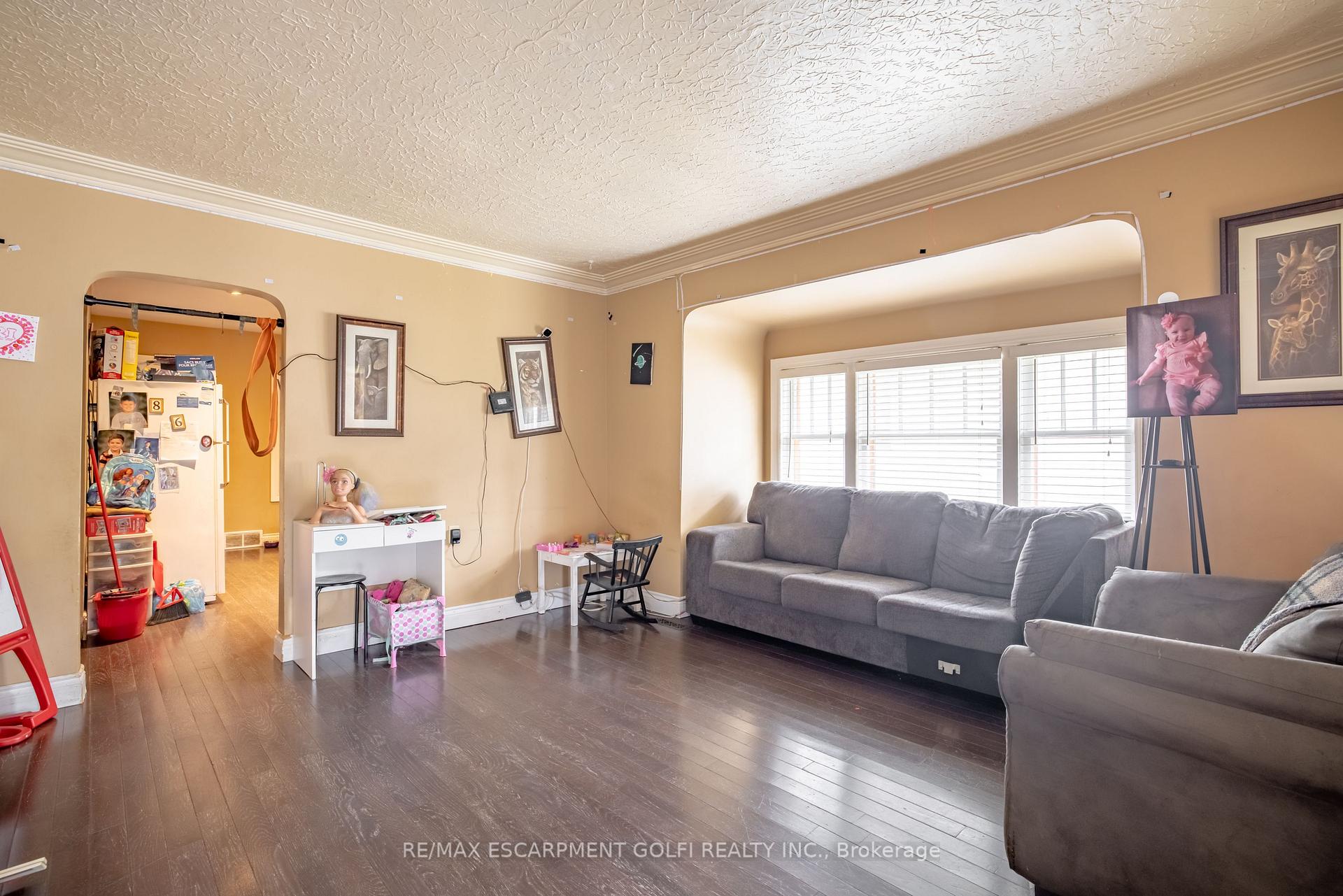 Photo 5 of 44 Haig Street, St. Catharines, Haig — HOMEH