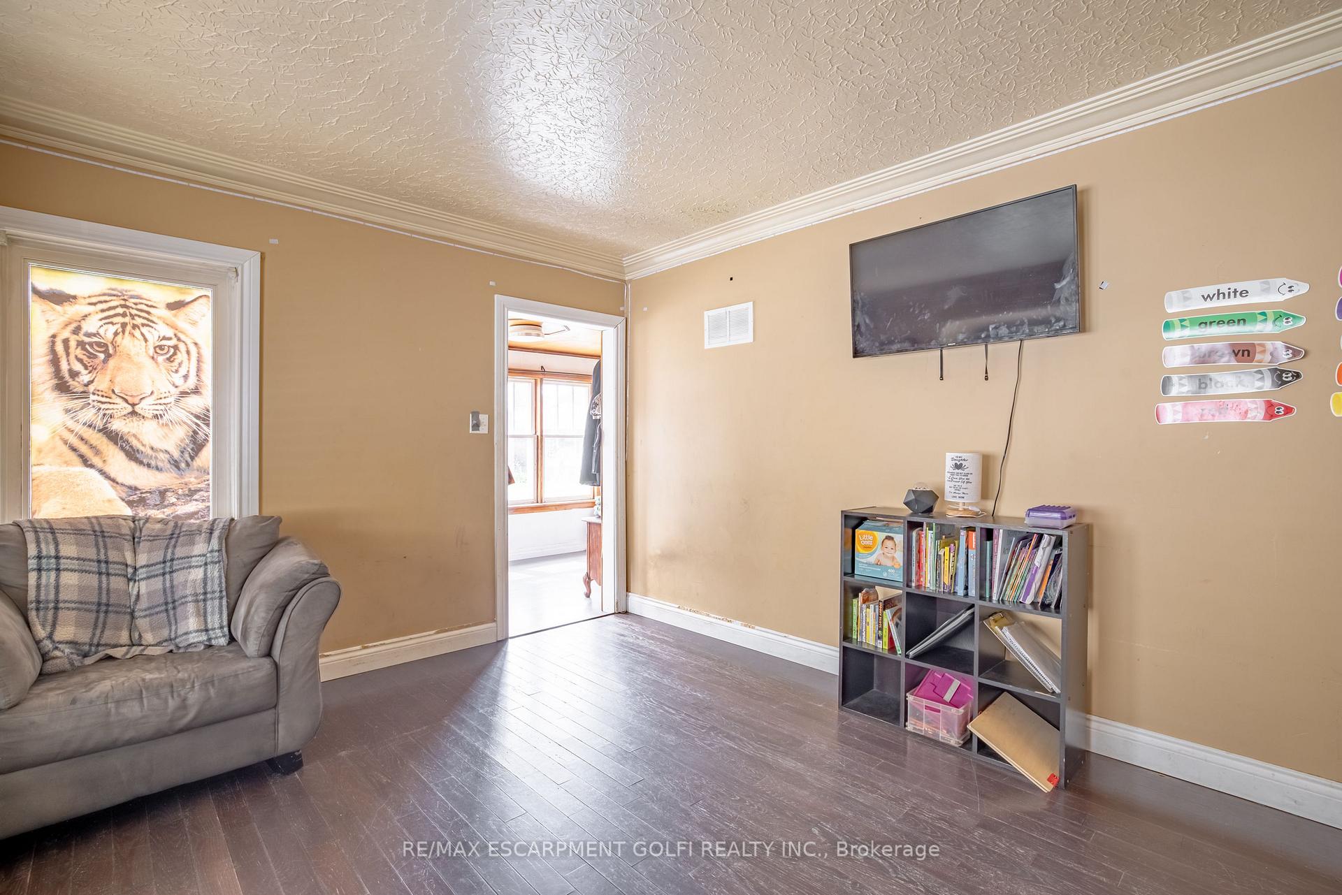 Photo 7 of 44 Haig Street, St. Catharines, Haig — HOMEH