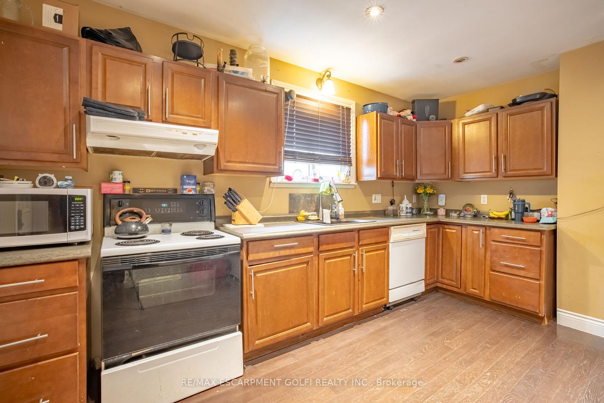 Photo 10 of 44 Haig Street, St. Catharines, Haig — HOMEH