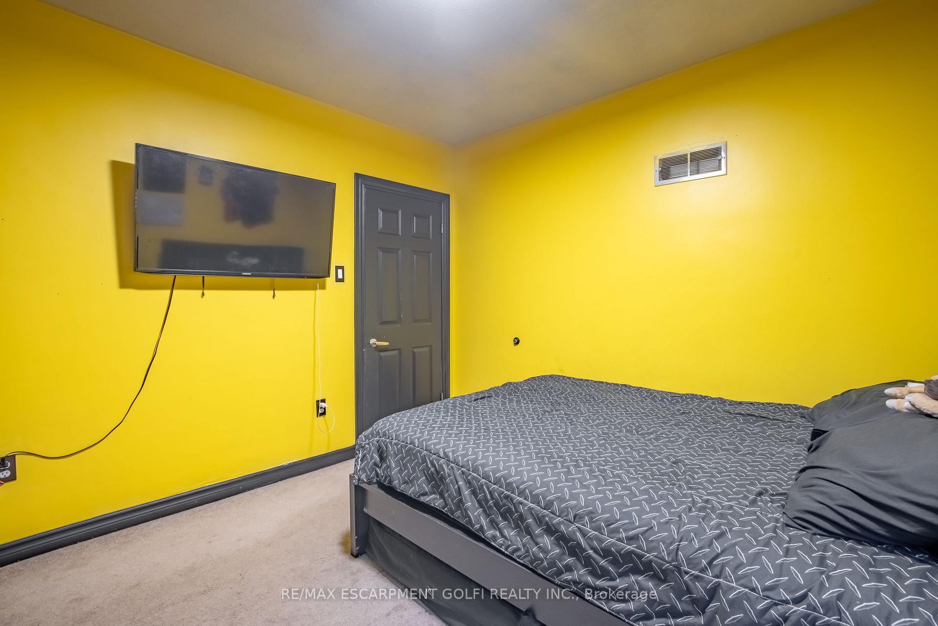Photo 14 of 44 Haig Street, St. Catharines, Haig — HOMEH