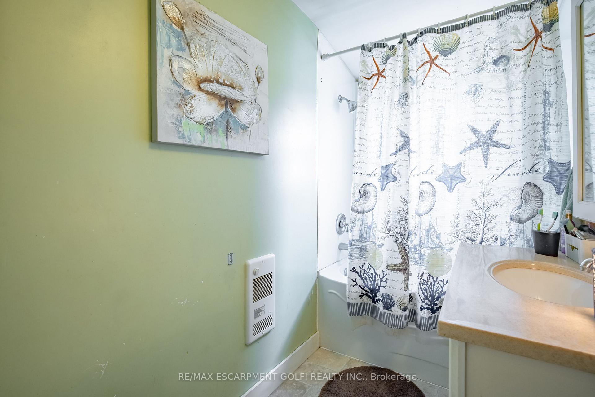 Photo 21 of 44 Haig Street, St. Catharines, Haig — HOMEH