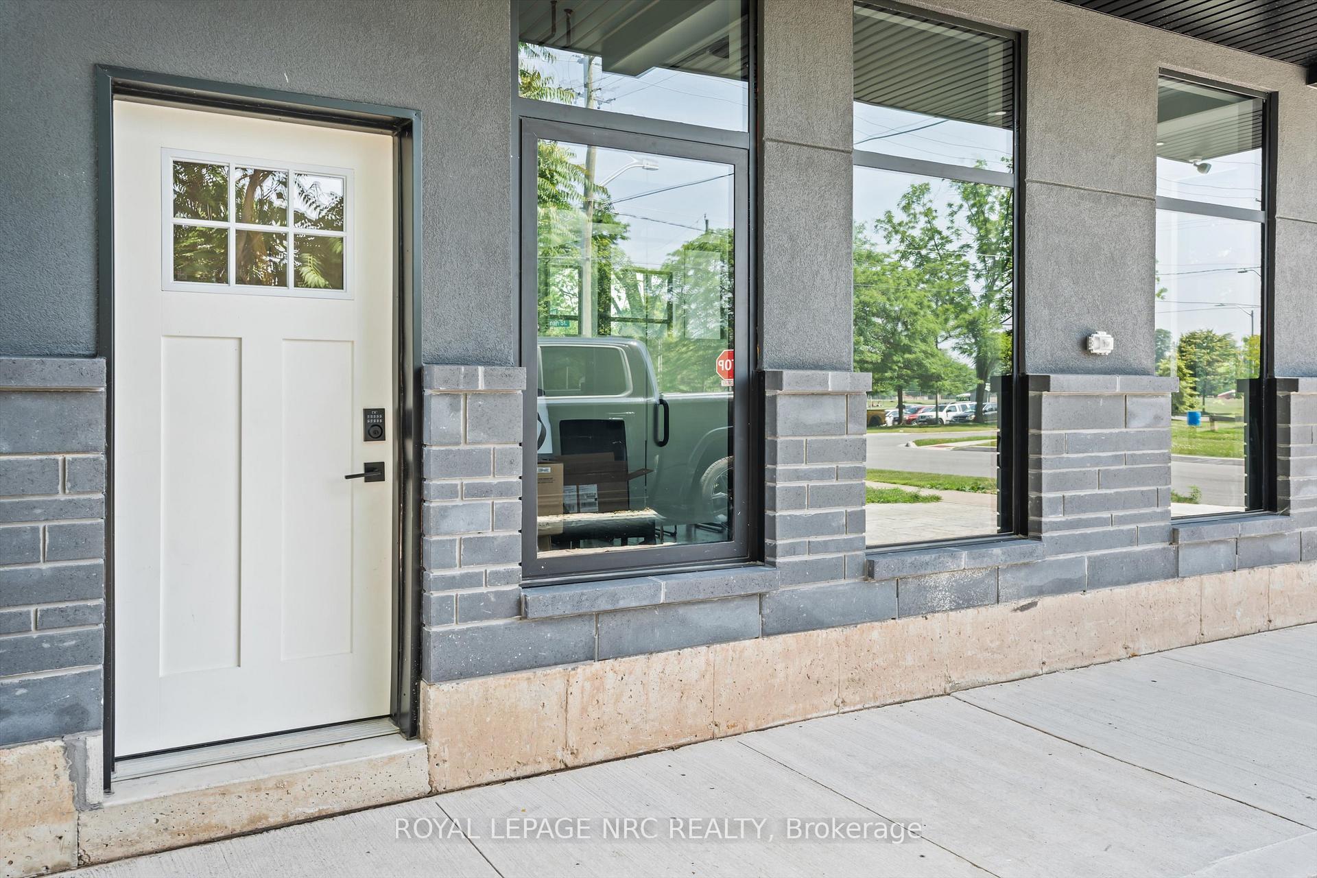 Photo 3 of 125A Russell Avenue, St. Catharines, Downtown — HOMEH