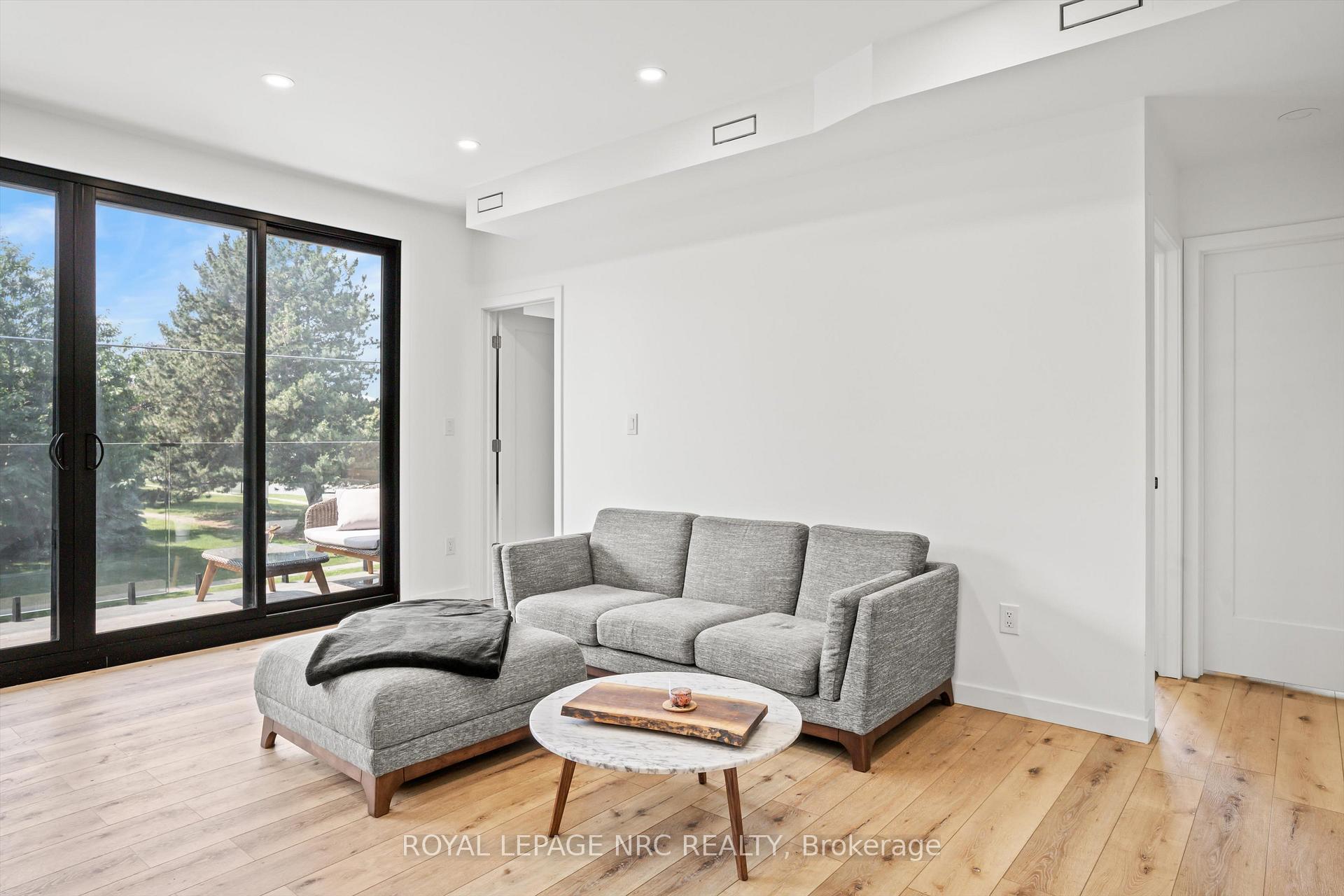 Photo 4 of 125A Russell Avenue, St. Catharines, Downtown — HOMEH