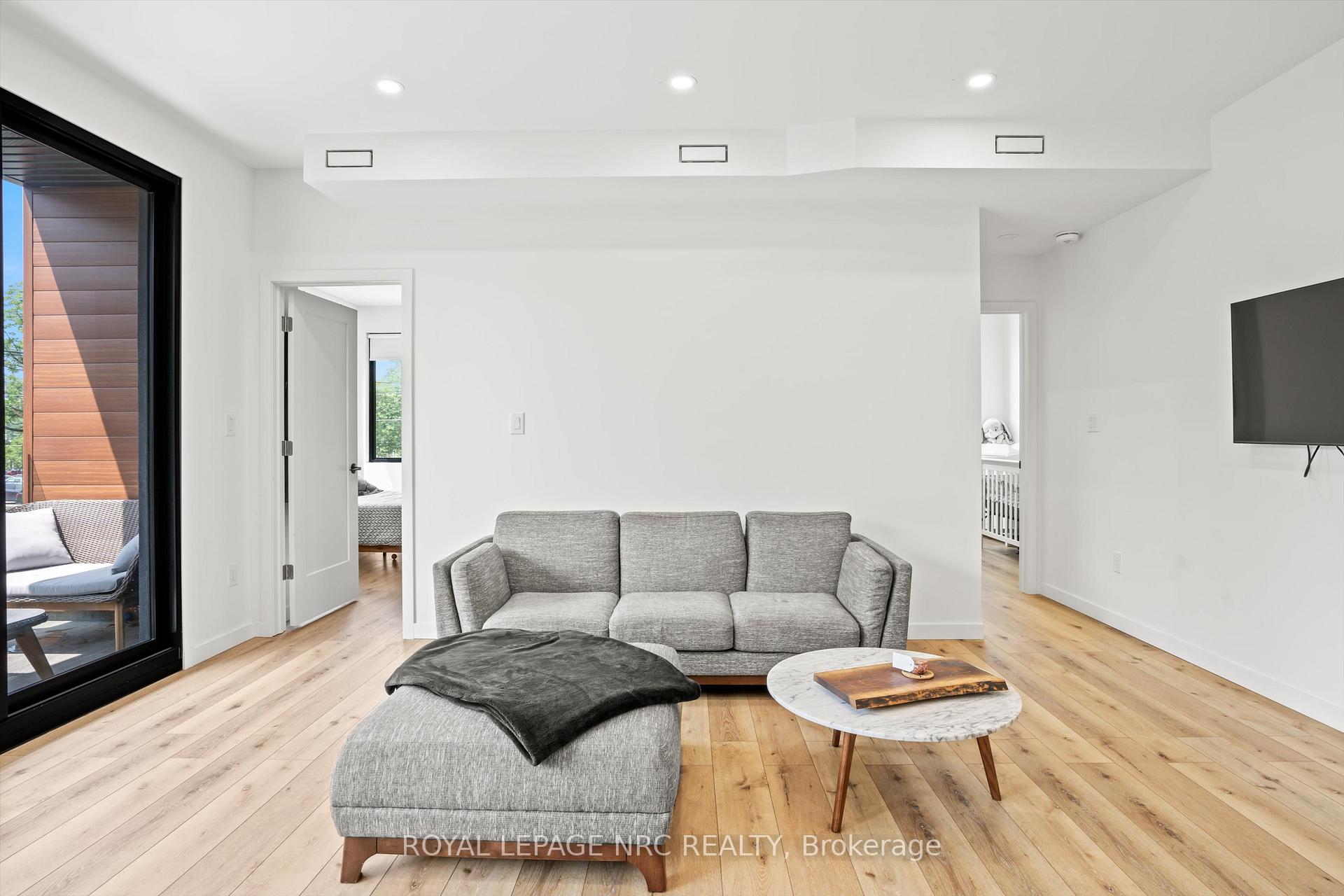 Photo 5 of 125A Russell Avenue, St. Catharines, Downtown — HOMEH