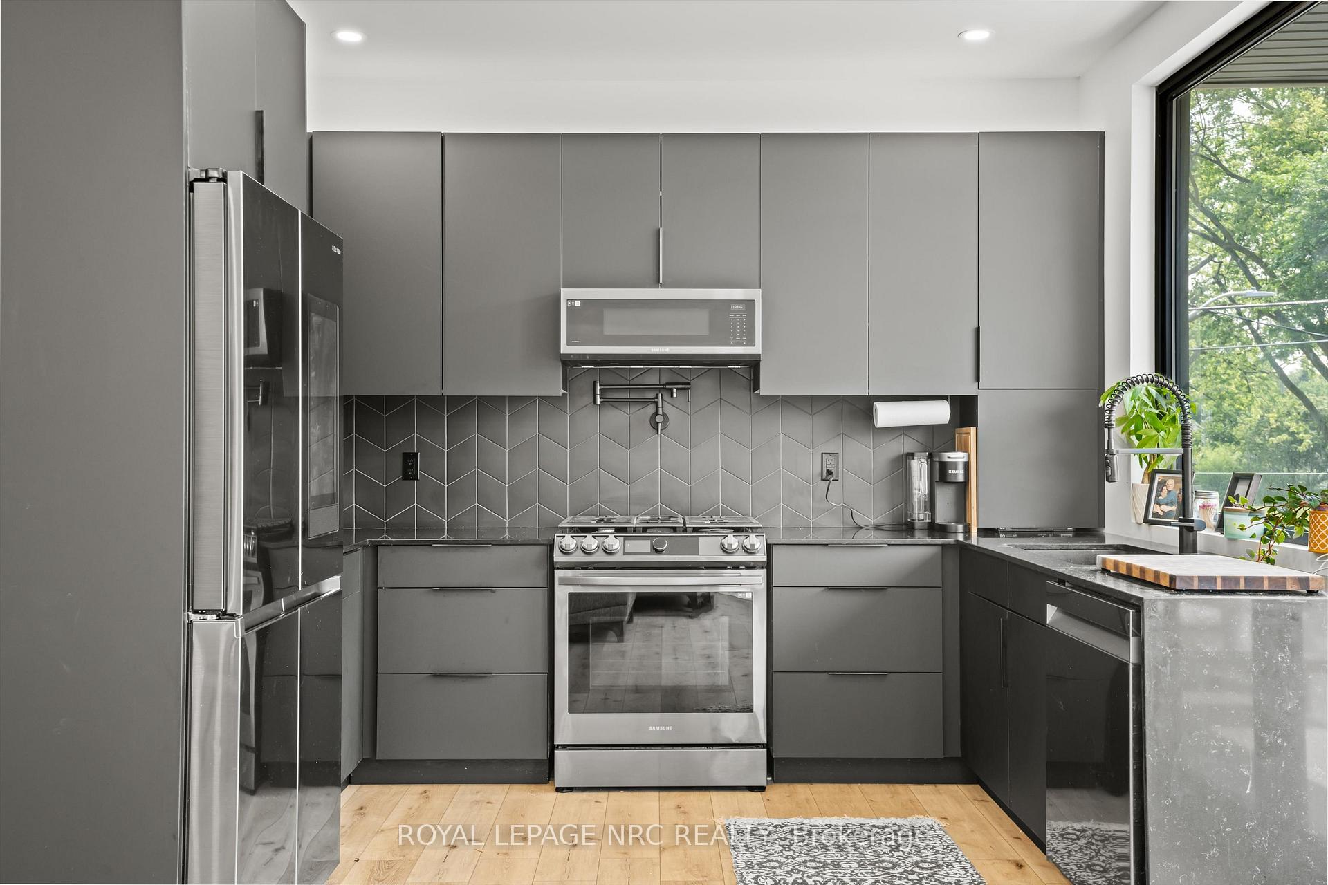 Photo 10 of 125A Russell Avenue, St. Catharines, Downtown — HOMEH