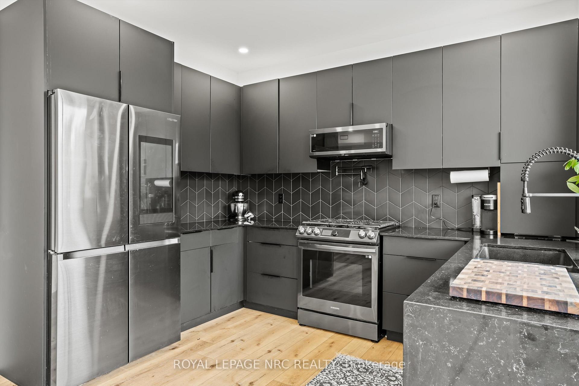 Photo 11 of 125A Russell Avenue, St. Catharines, Downtown — HOMEH