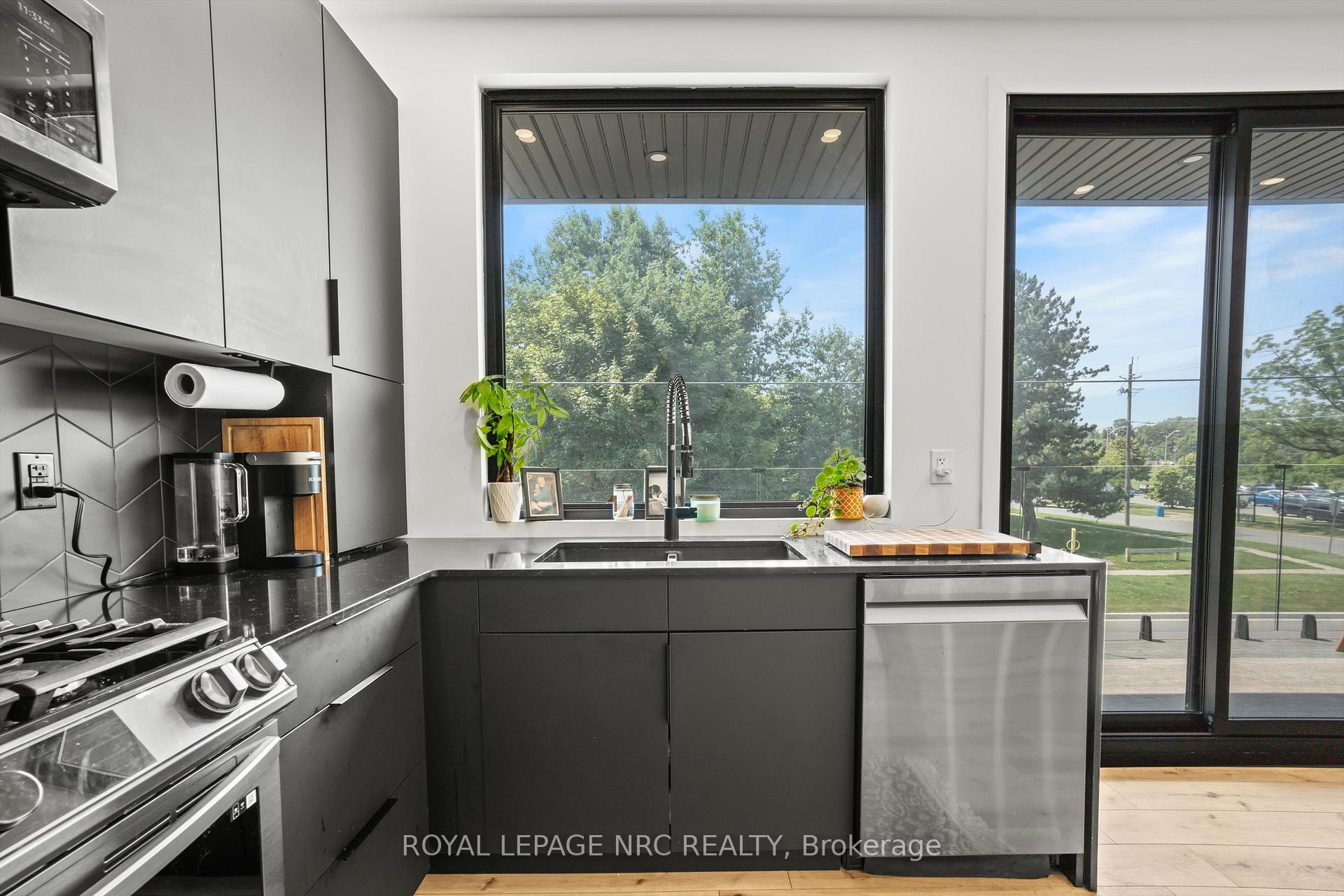 Photo 12 of 125A Russell Avenue, St. Catharines, Downtown — HOMEH
