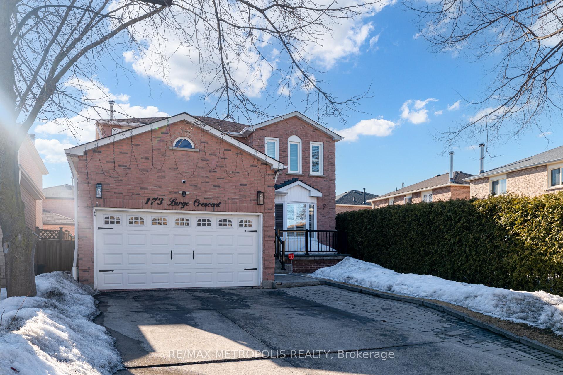 Photo 2 of Unit Bsmt, 173 Large Crescent, Ajax, Central West — HOMEH
