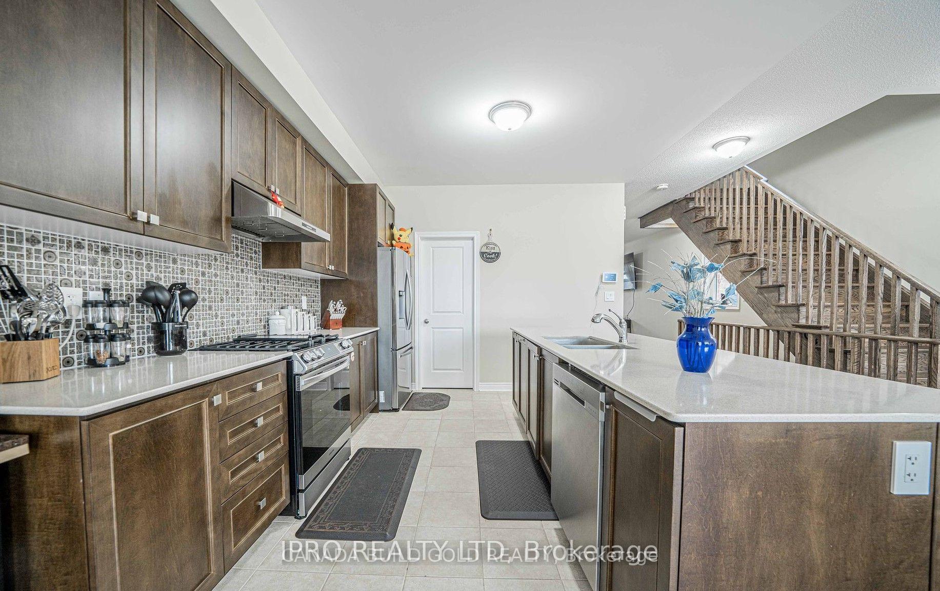 Photo 8 of 16 Remembrance Road N, Brampton, Northwest Brampton — HOMEH