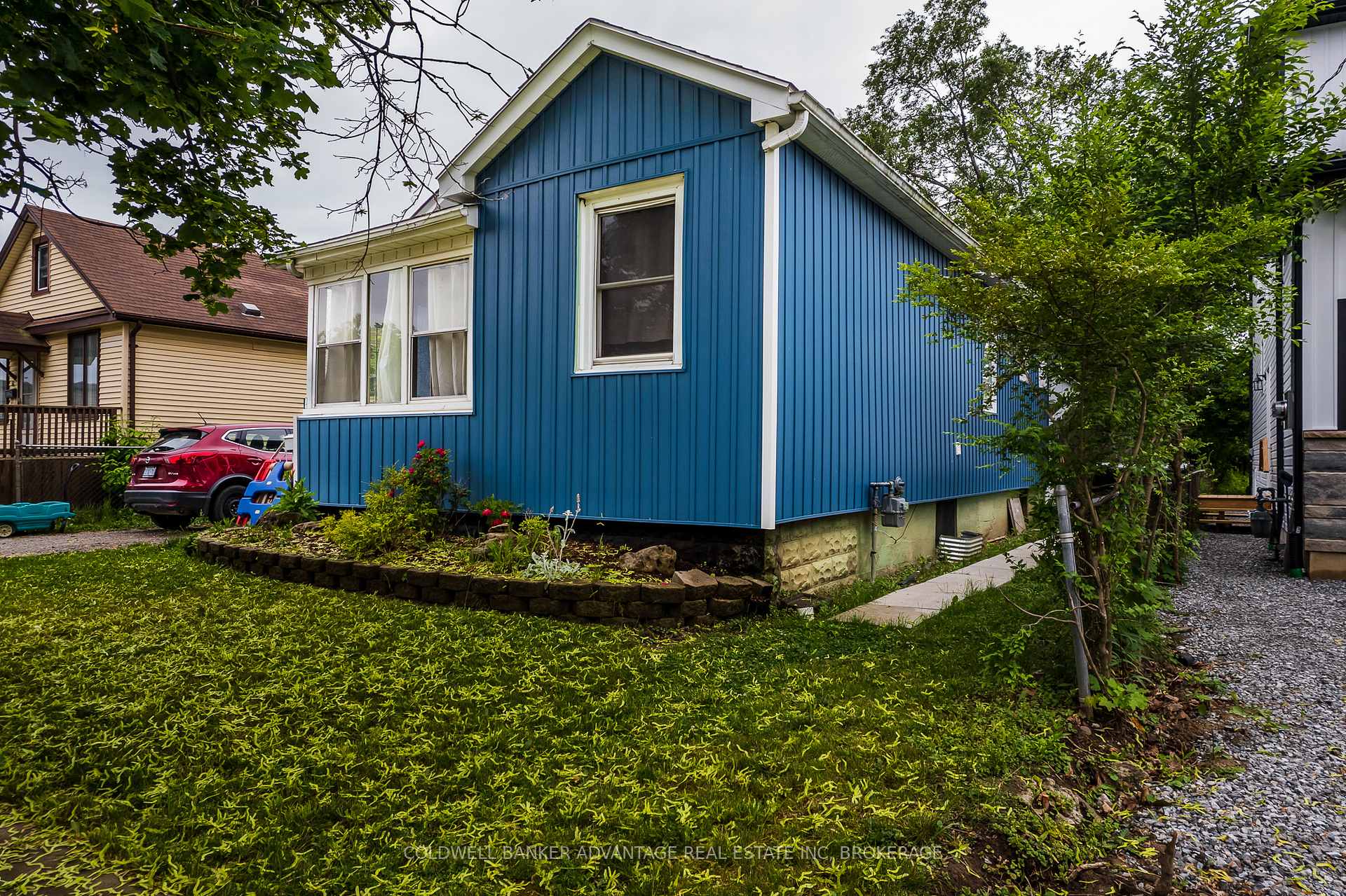 Photo 2 of 54 Lloyd Street, St. Catharines, Western Hill — HOMEH