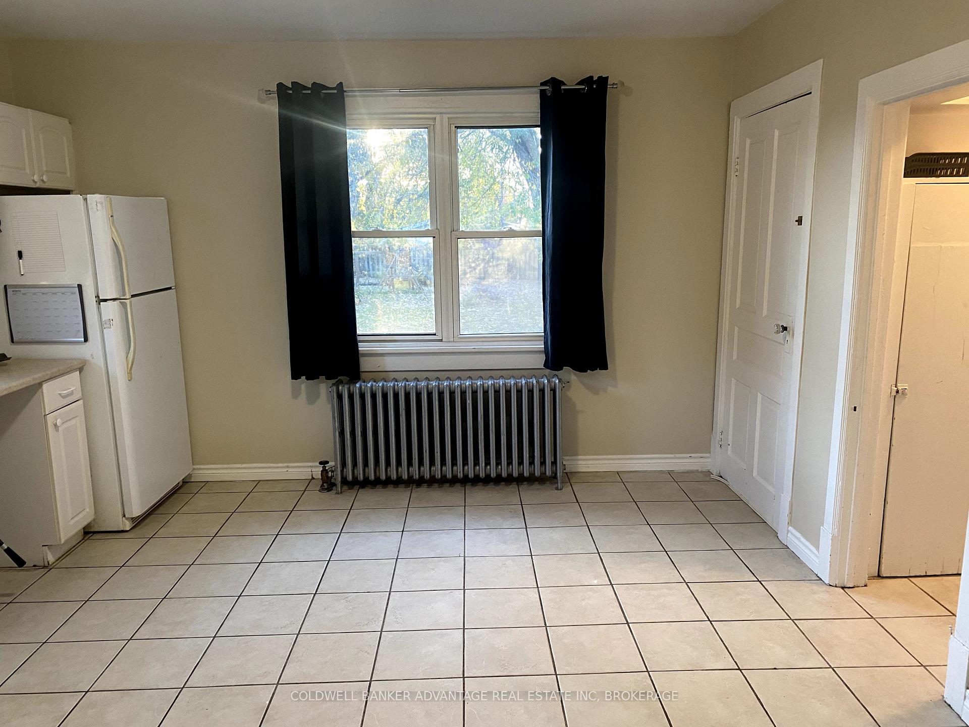 Photo 5 of 54 Lloyd Street, St. Catharines, Western Hill — HOMEH