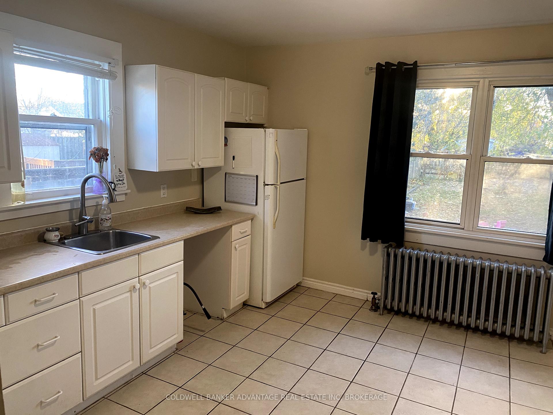 Photo 6 of 54 Lloyd Street, St. Catharines, Western Hill — HOMEH