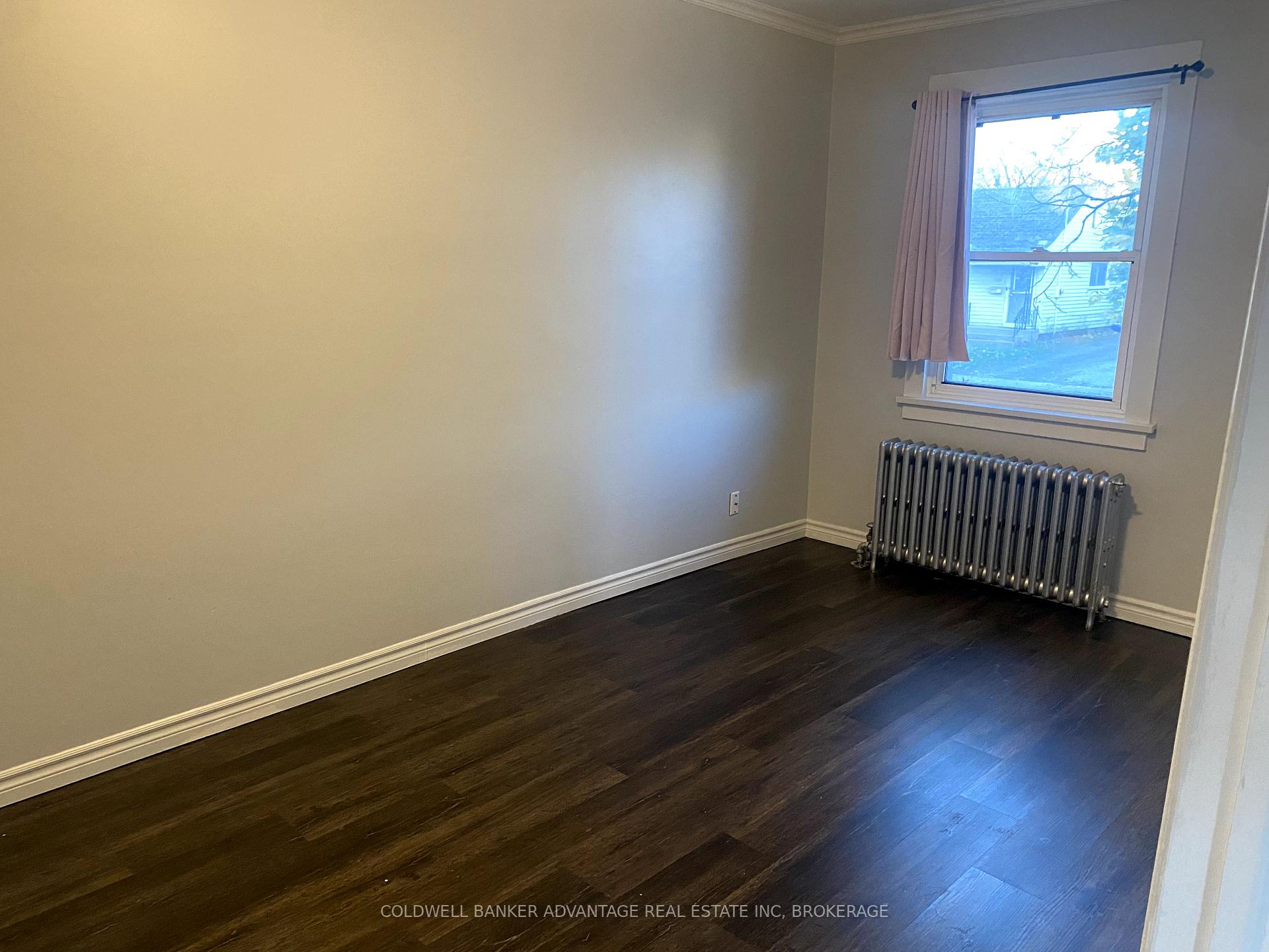 Photo 7 of 54 Lloyd Street, St. Catharines, Western Hill — HOMEH