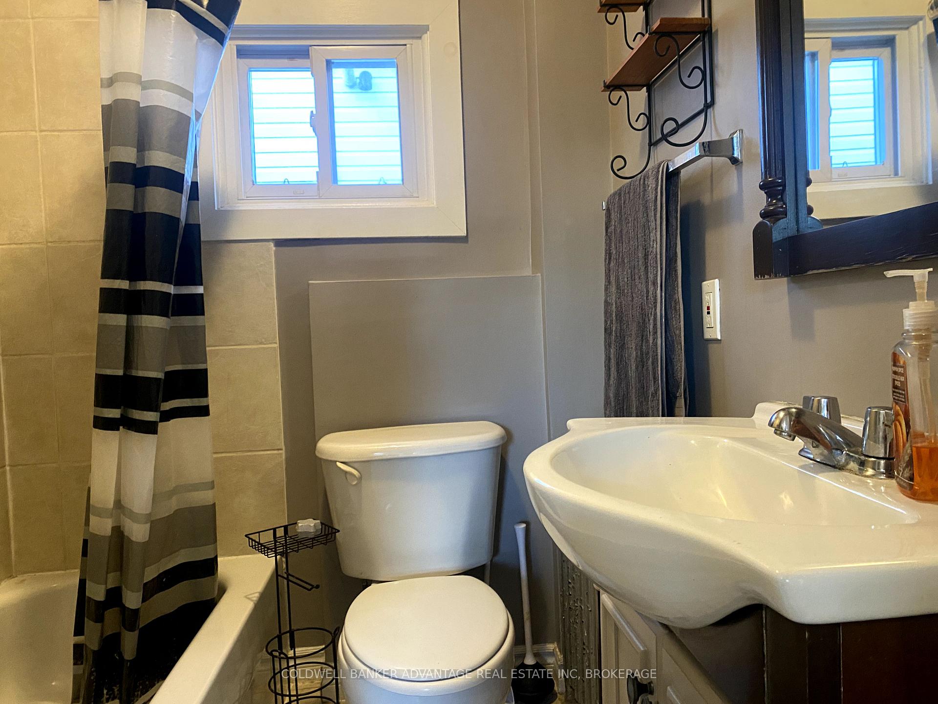 Photo 10 of 54 Lloyd Street, St. Catharines, Western Hill — HOMEH