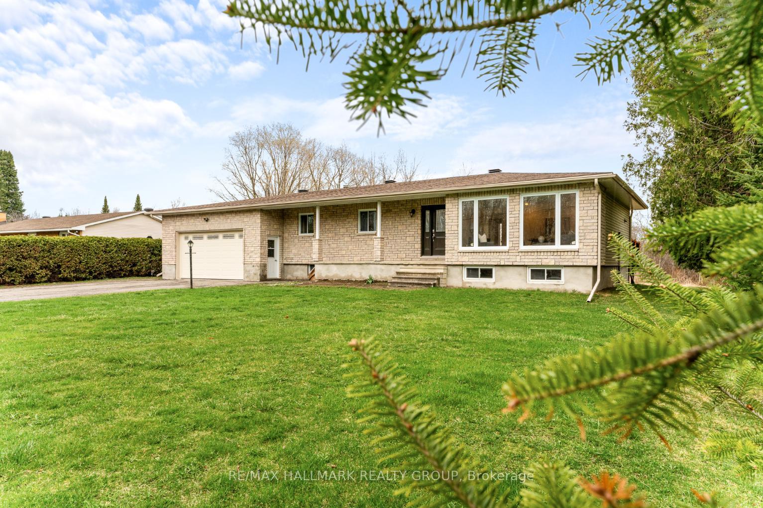 Photo 2 of 4369 Farmers Way, Ottawa, Carlsbad Springs — HOMEH
