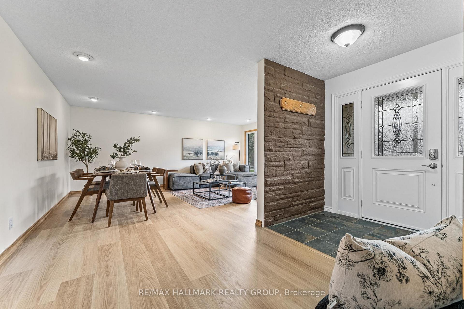 Photo 4 of 4369 Farmers Way, Ottawa, Carlsbad Springs — HOMEH