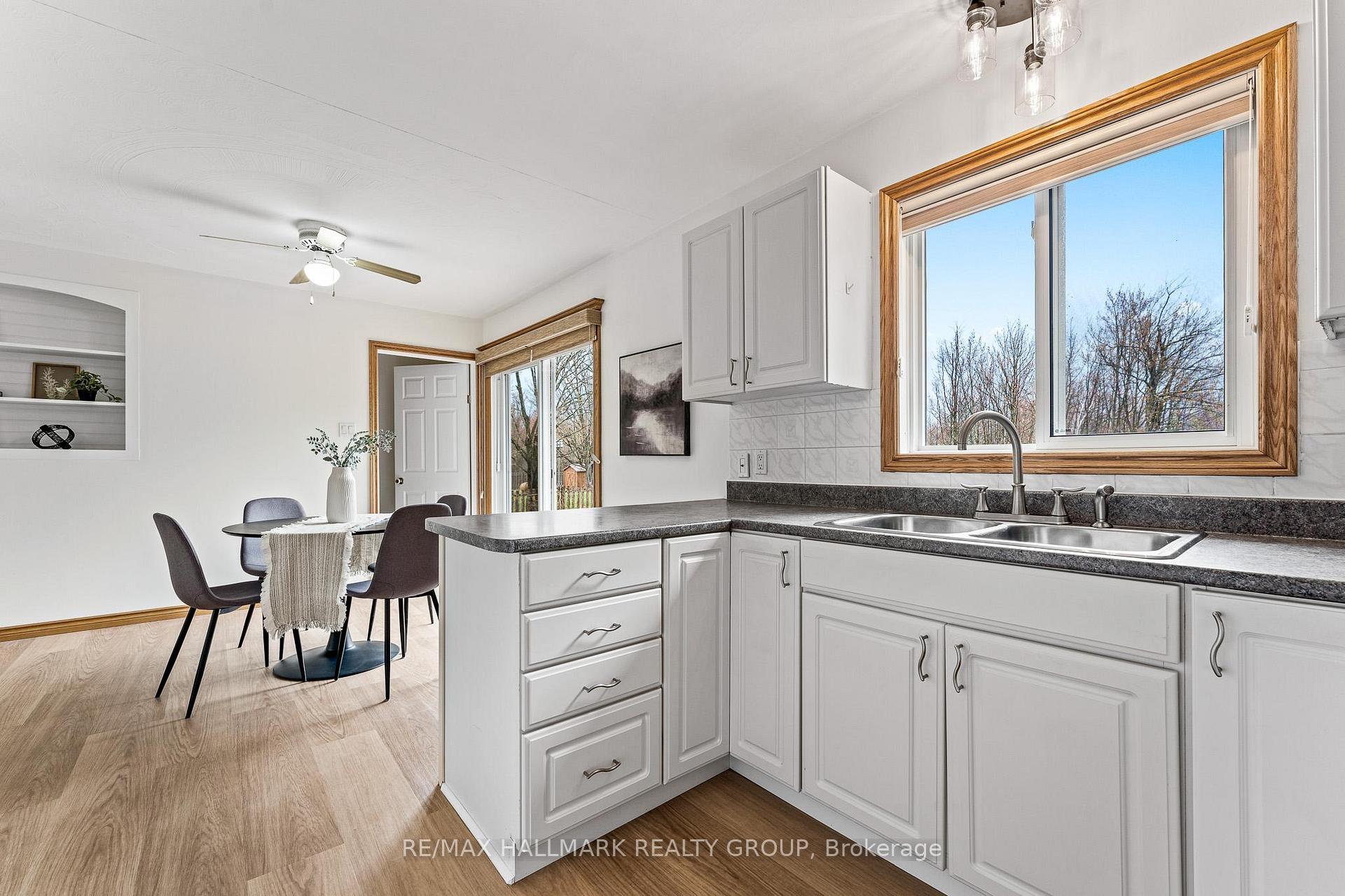 Photo 14 of 4369 Farmers Way, Ottawa, Carlsbad Springs — HOMEH