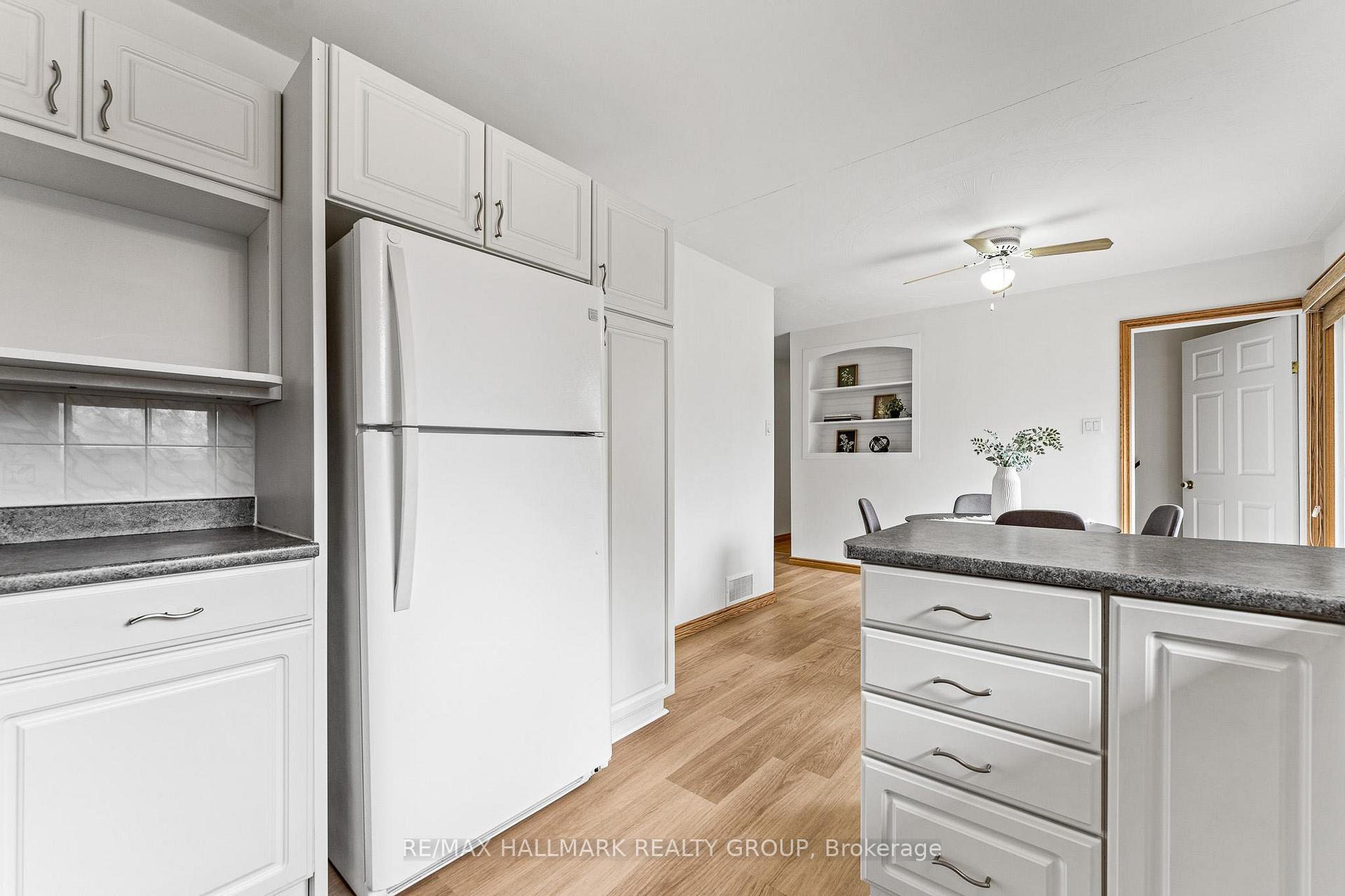 Photo 12 of 4369 Farmers Way, Ottawa, Carlsbad Springs — HOMEH