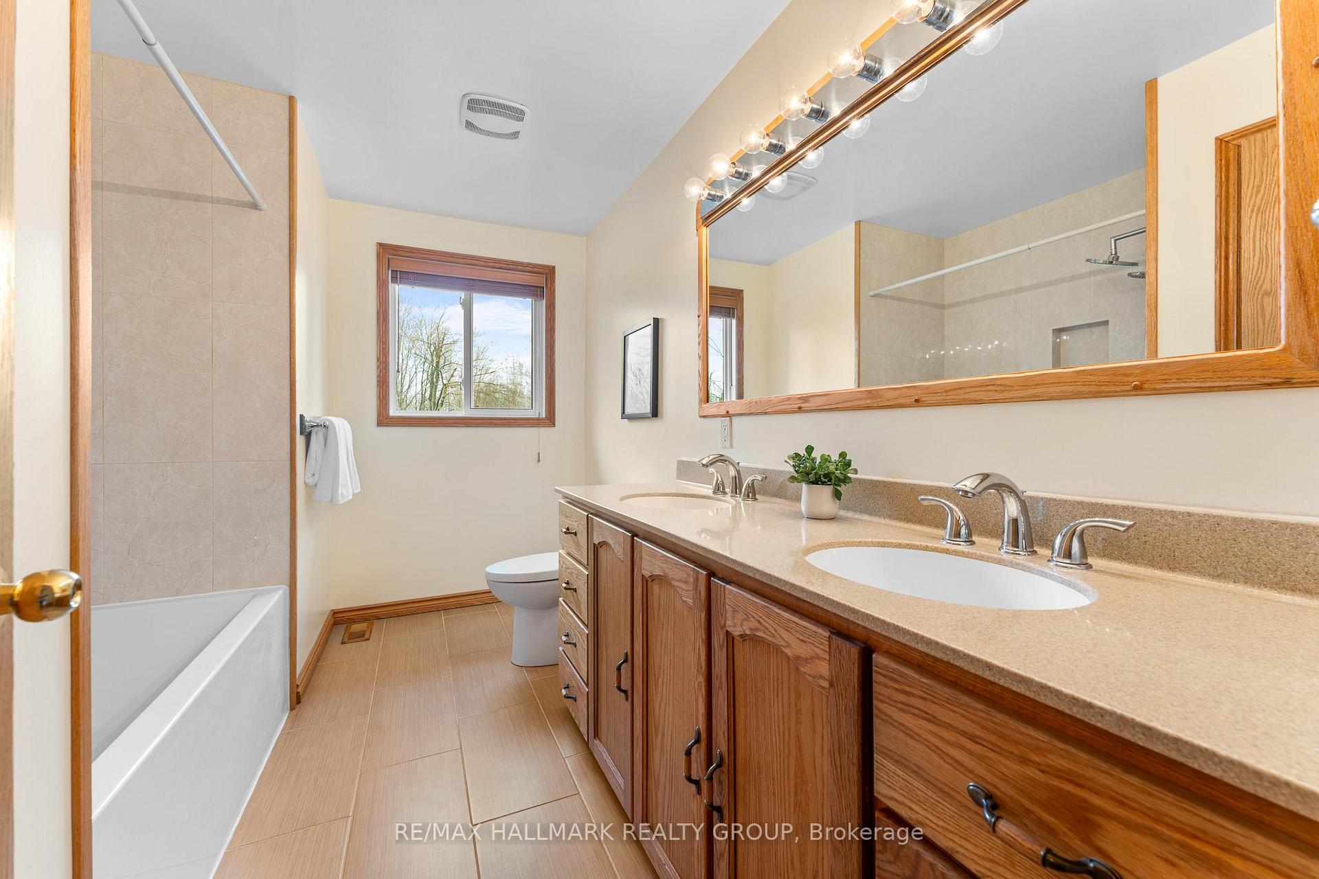 Photo 23 of 4369 Farmers Way, Ottawa, Carlsbad Springs — HOMEH