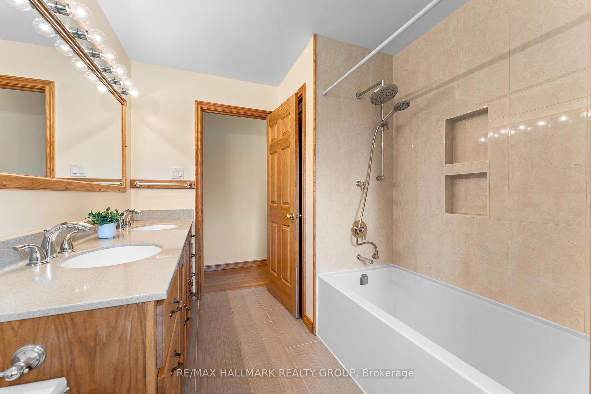 Photo 25 of 4369 Farmers Way, Ottawa, Carlsbad Springs — HOMEH
