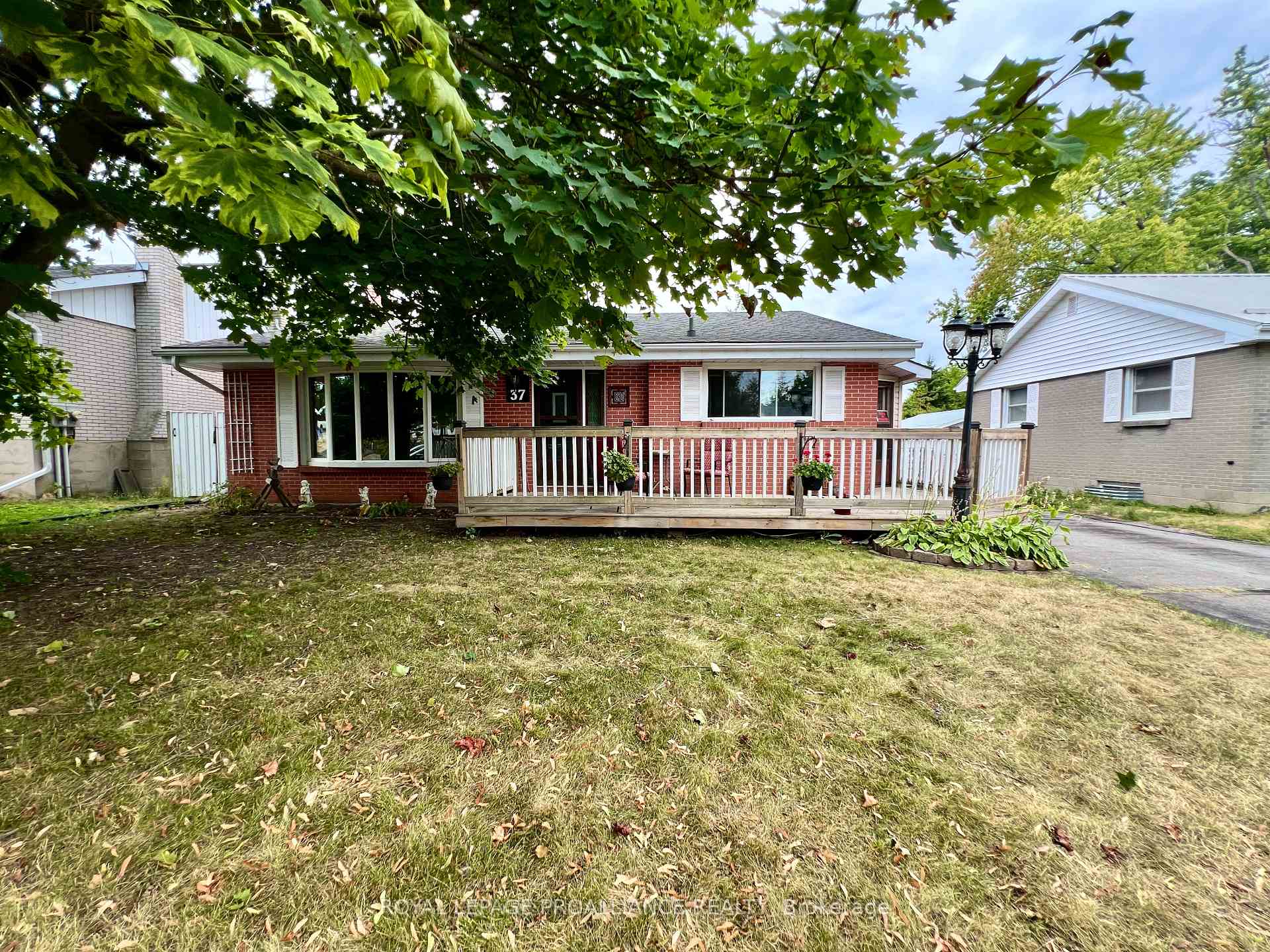 Photo 1 of 37 Bongard Crescent, Belleville, Belleville Ward — HOMEH