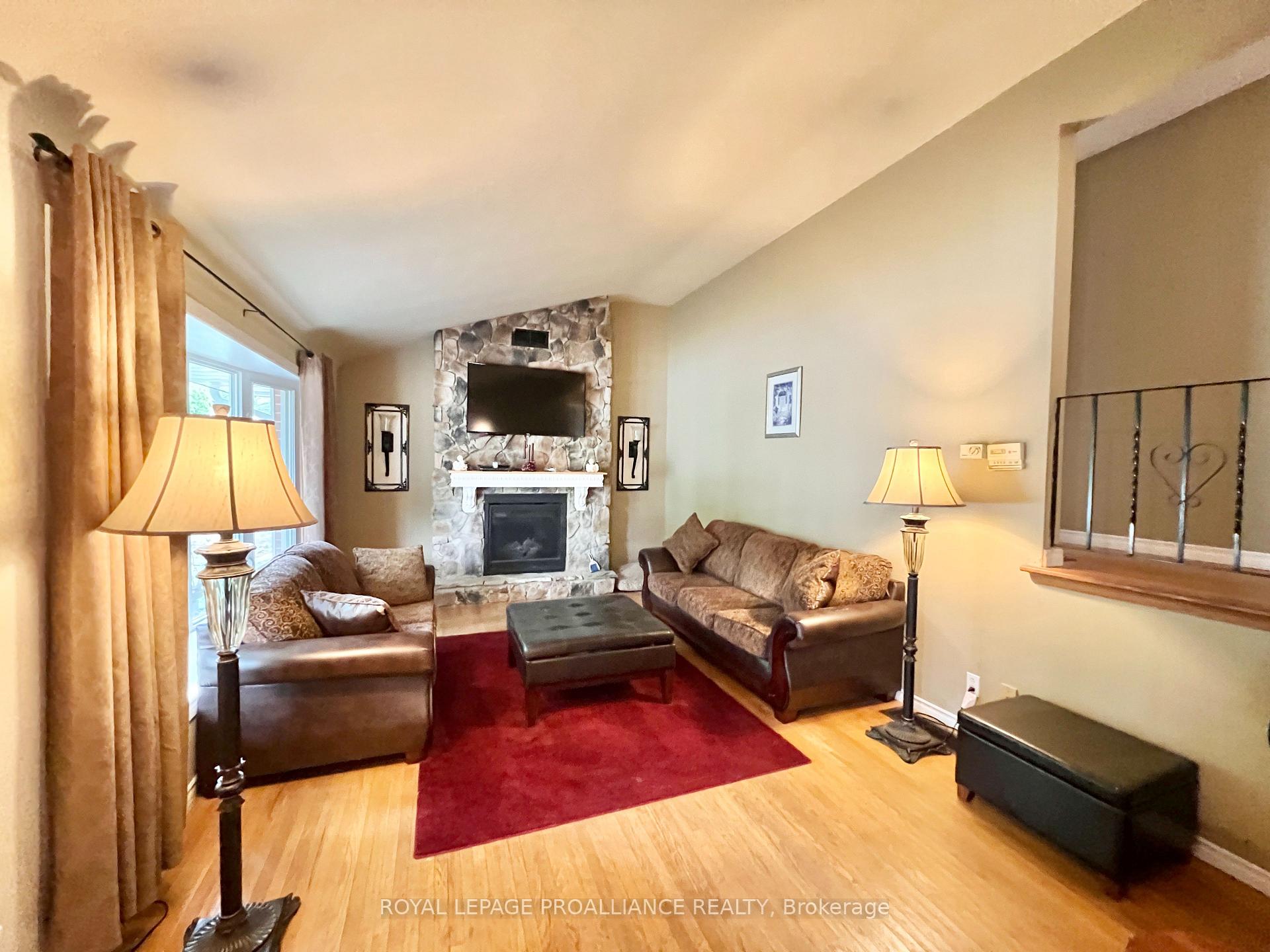 Photo 6 of 37 Bongard Crescent, Belleville, Belleville Ward — HOMEH
