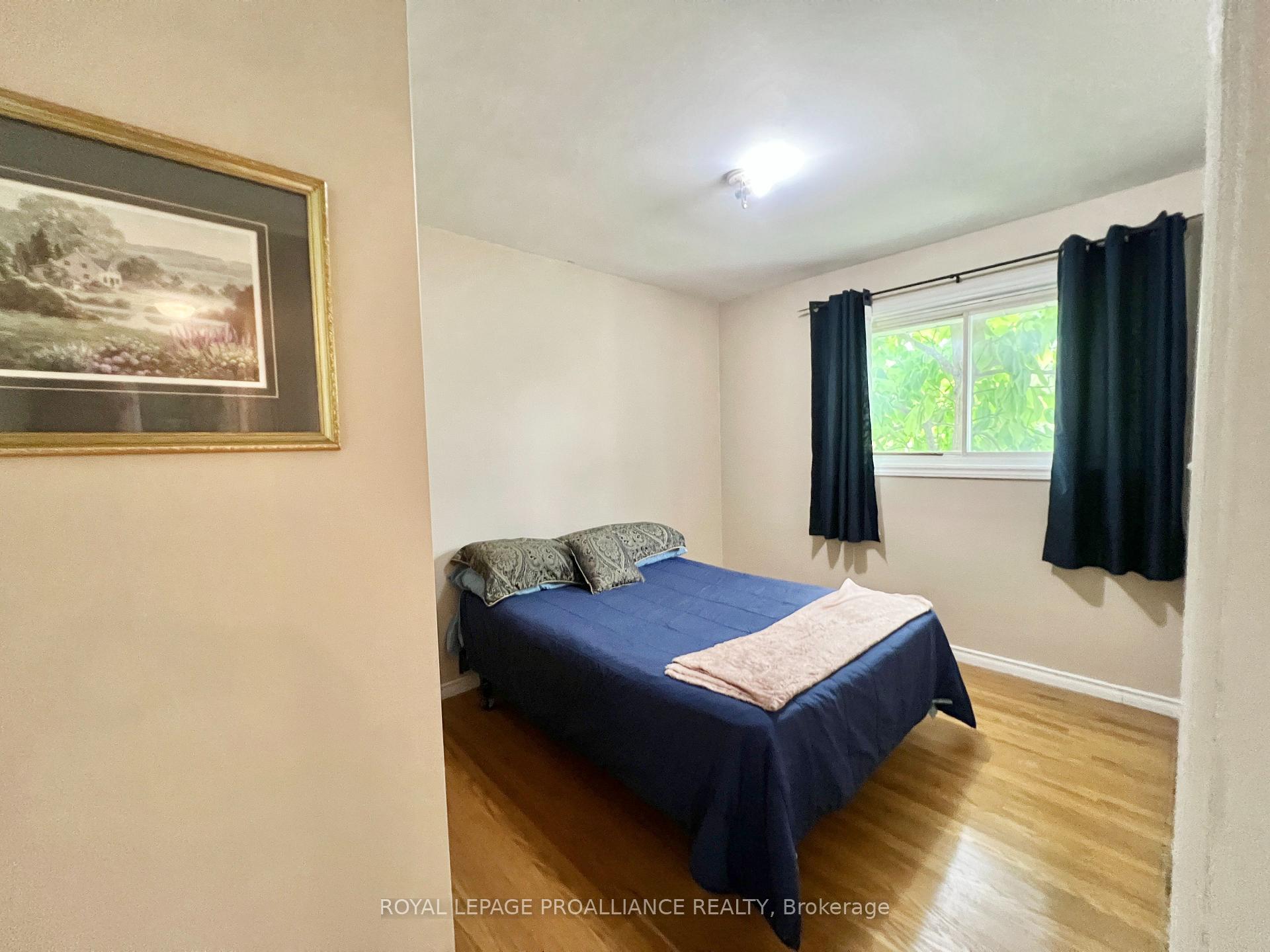 Photo 10 of 37 Bongard Crescent, Belleville, Belleville Ward — HOMEH
