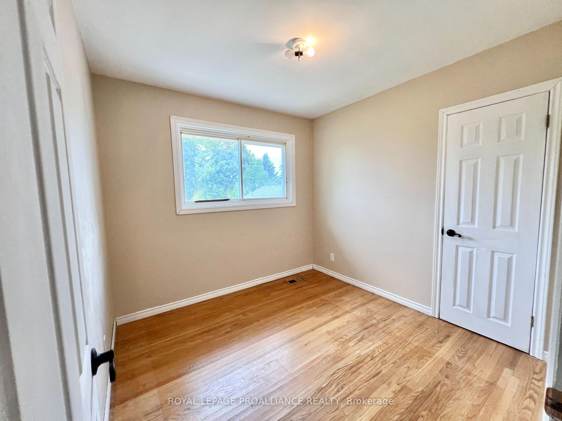 Photo 20 of 37 Bongard Crescent, Belleville, Belleville Ward — HOMEH