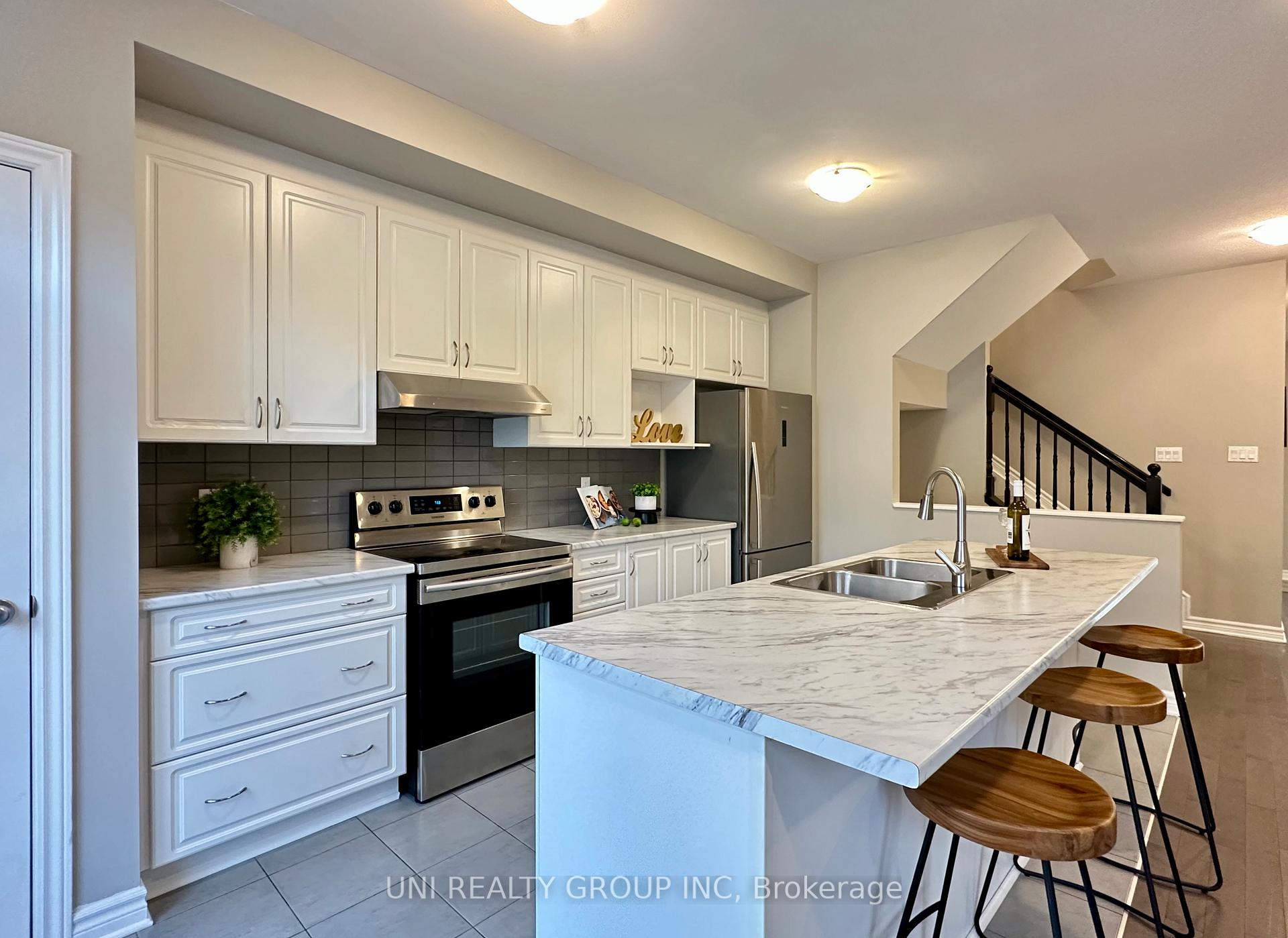Photo 13 of 2468 Waterlilly Way, Ottawa, Barrhaven - Heritage Park — HOMEH