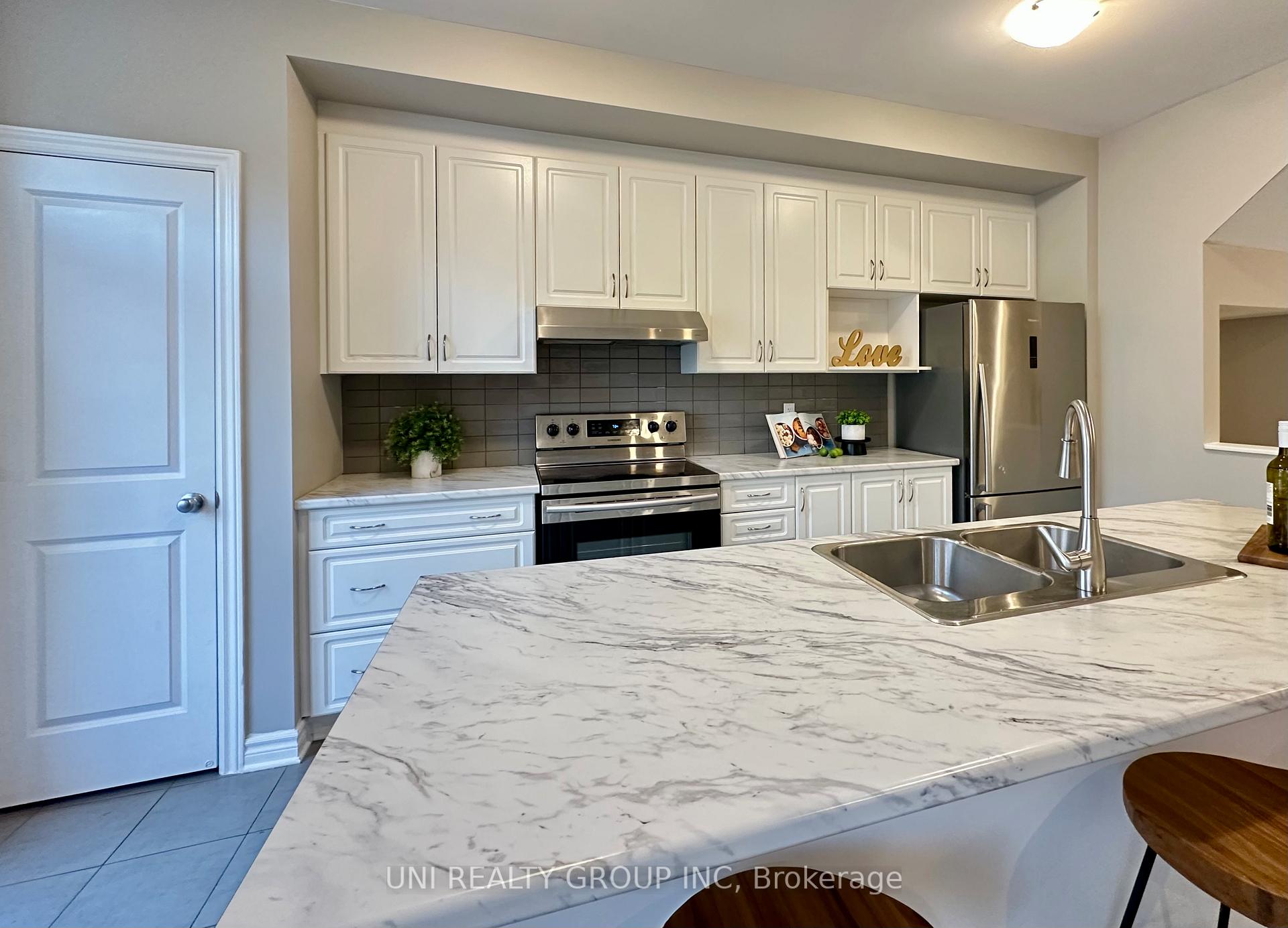 Photo 18 of 2468 Waterlilly Way, Ottawa, Barrhaven - Heritage Park — HOMEH
