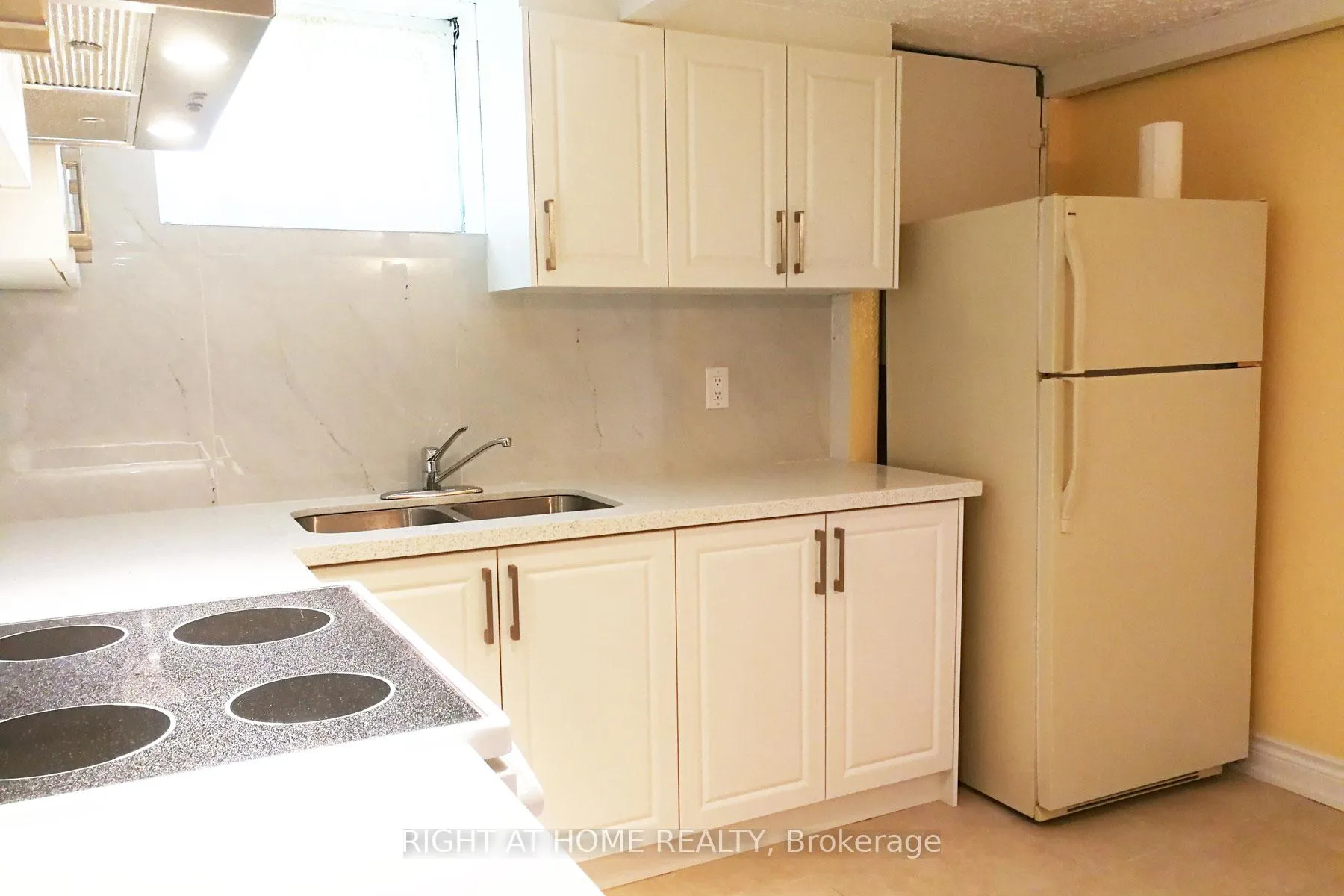 Photo 2 of Unit Lower, 51 Wilkinson Drive, North York, Pleasant View — HOMEH
