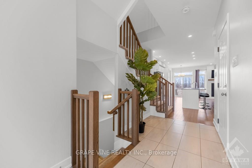 Photo 4 of 653 Putney Crescent, Ottawa, Stittsville (South) — HOMEH
