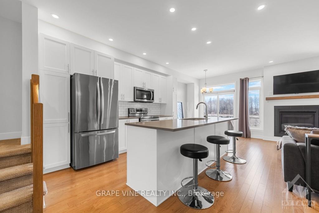 Photo 7 of 653 Putney Crescent, Ottawa, Stittsville (South) — HOMEH