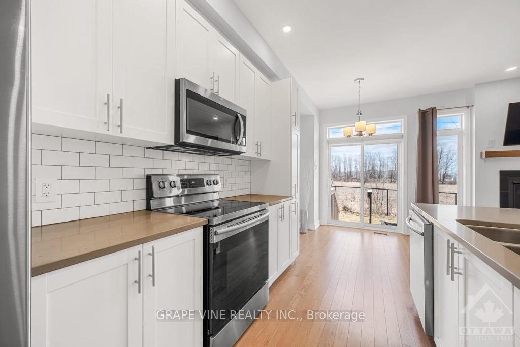 Photo 9 of 653 Putney Crescent, Ottawa, Stittsville (South) — HOMEH