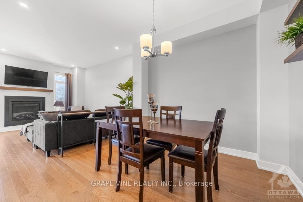 Photo 11 of 653 Putney Crescent, Ottawa, Stittsville (South) — HOMEH