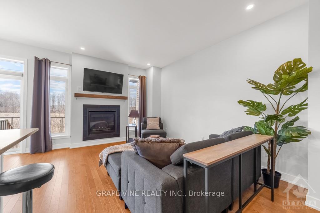Photo 12 of 653 Putney Crescent, Ottawa, Stittsville (South) — HOMEH