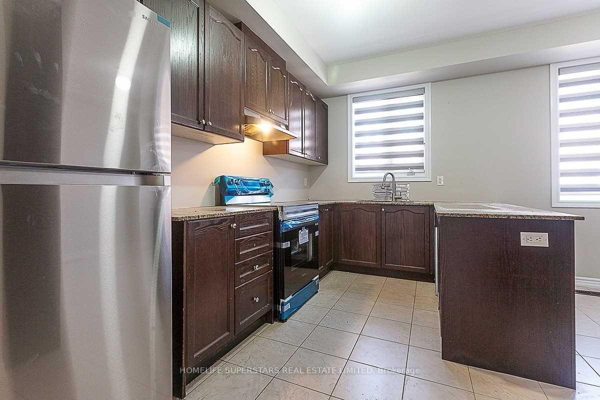 Photo 5 of 9 Shiff Crescent, Brampton, Heart Lake — HOMEH