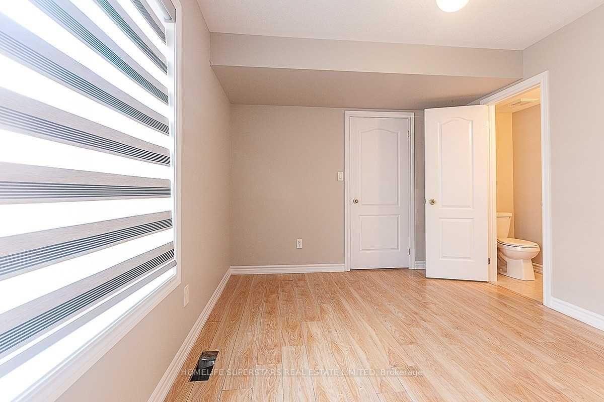 Photo 7 of 9 Shiff Crescent, Brampton, Heart Lake — HOMEH