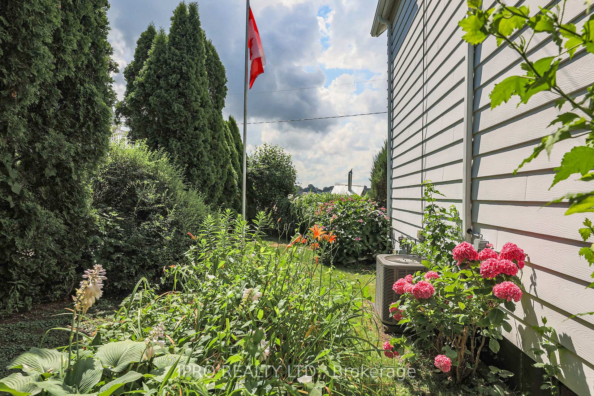 Photo 15 of 54 Canal Street, St. Catharines, Port Dalhousie — HOMEH