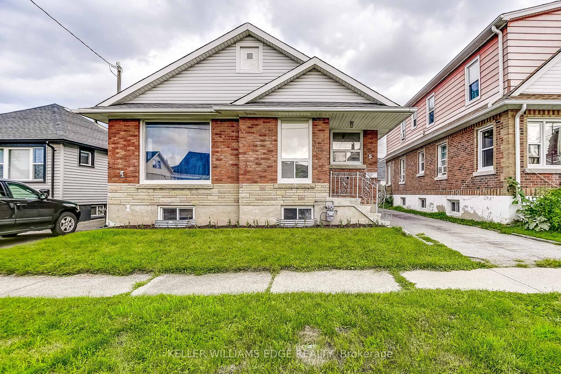 Photo 2 of 5 Bartlett Street, St. Catharines, Facer — HOMEH
