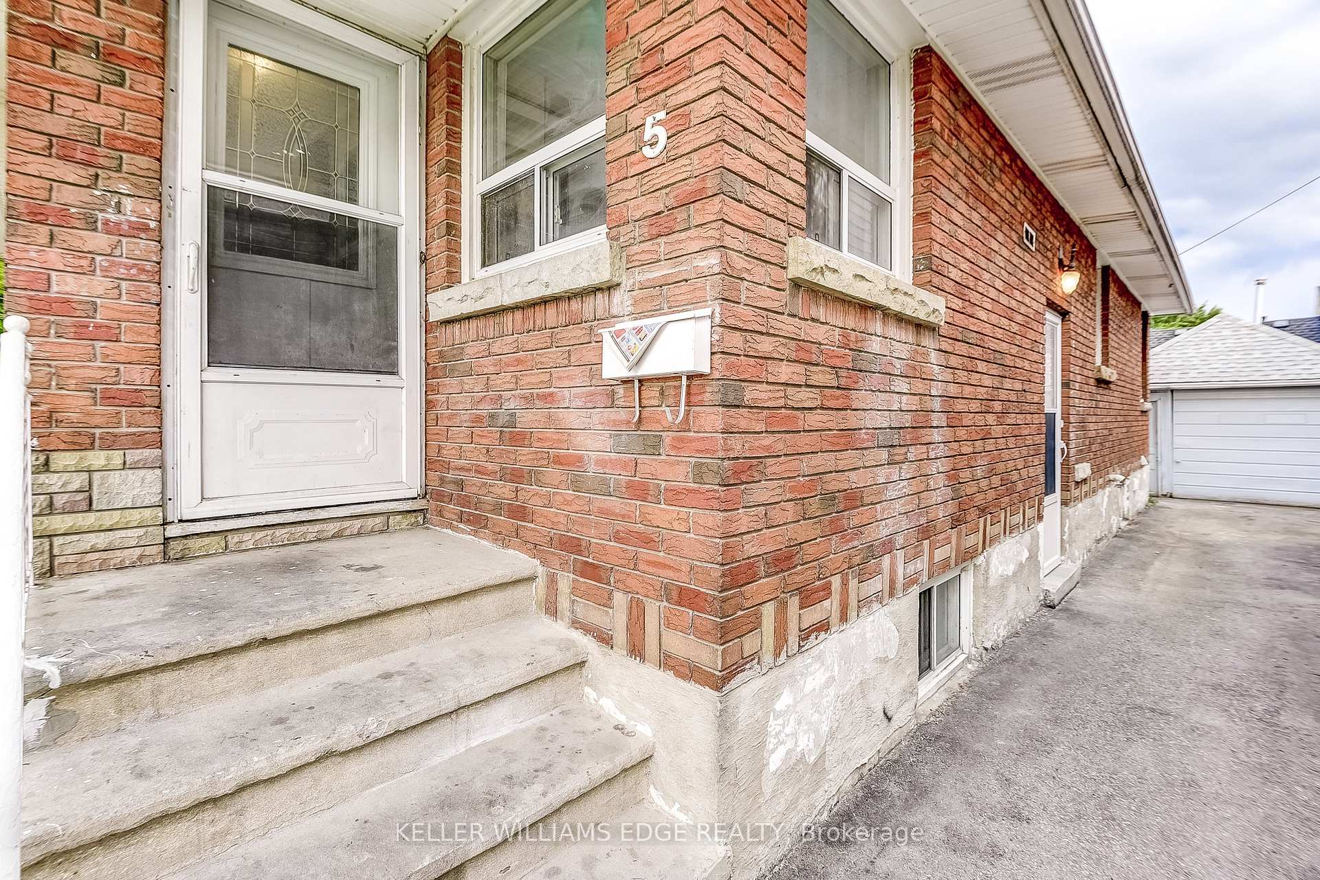 Photo 4 of 5 Bartlett Street, St. Catharines, Facer — HOMEH