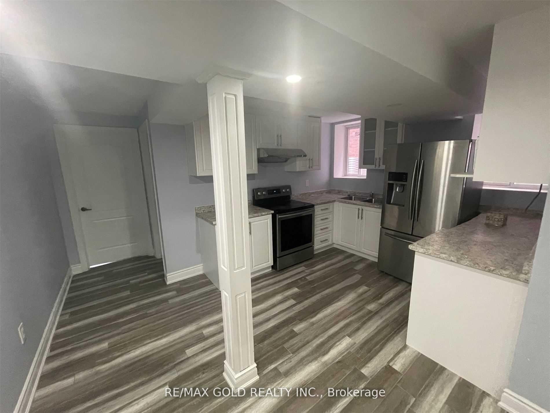 Photo 2 of Unit Bsmt, 39 Edinburgh Drive, Brampton, Brampton West — HOMEH
