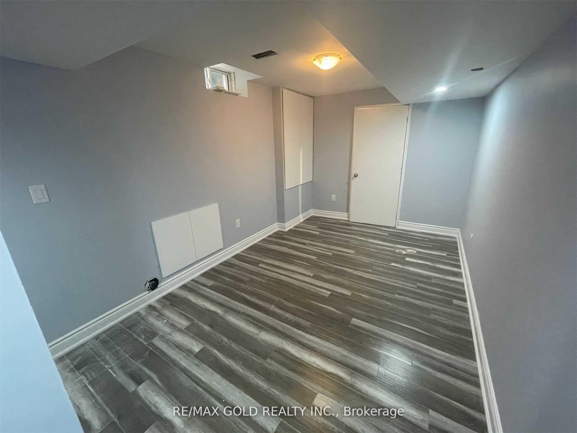Photo 3 of Unit Bsmt, 39 Edinburgh Drive, Brampton, Brampton West — HOMEH